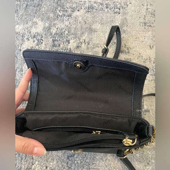 Calvin Klein - Picture 2 of 3